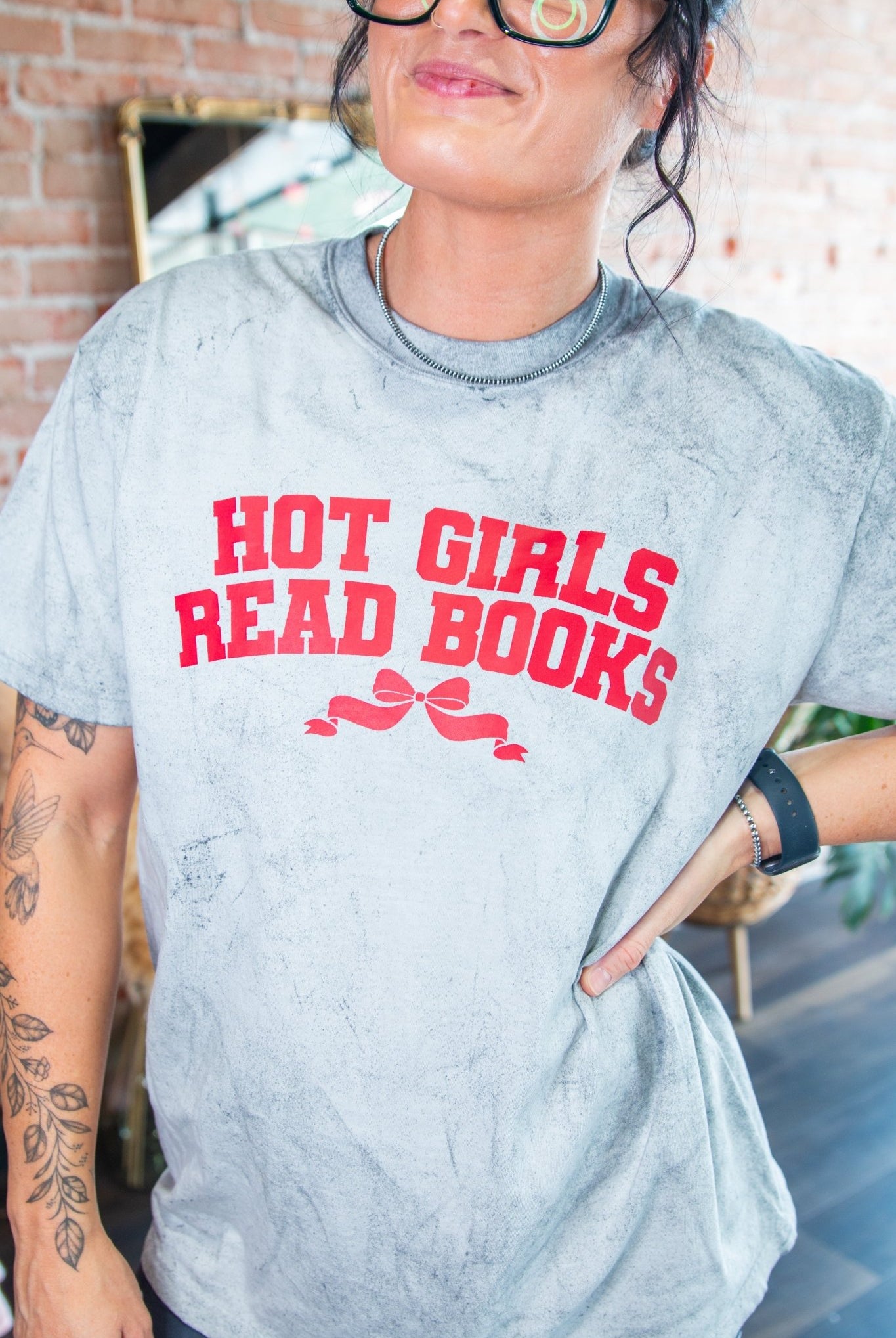Hot Girls Read Books Shirt - Vintage Grunge Comfort Colors Bookish Tee - Southern Chic Tees & Boutique