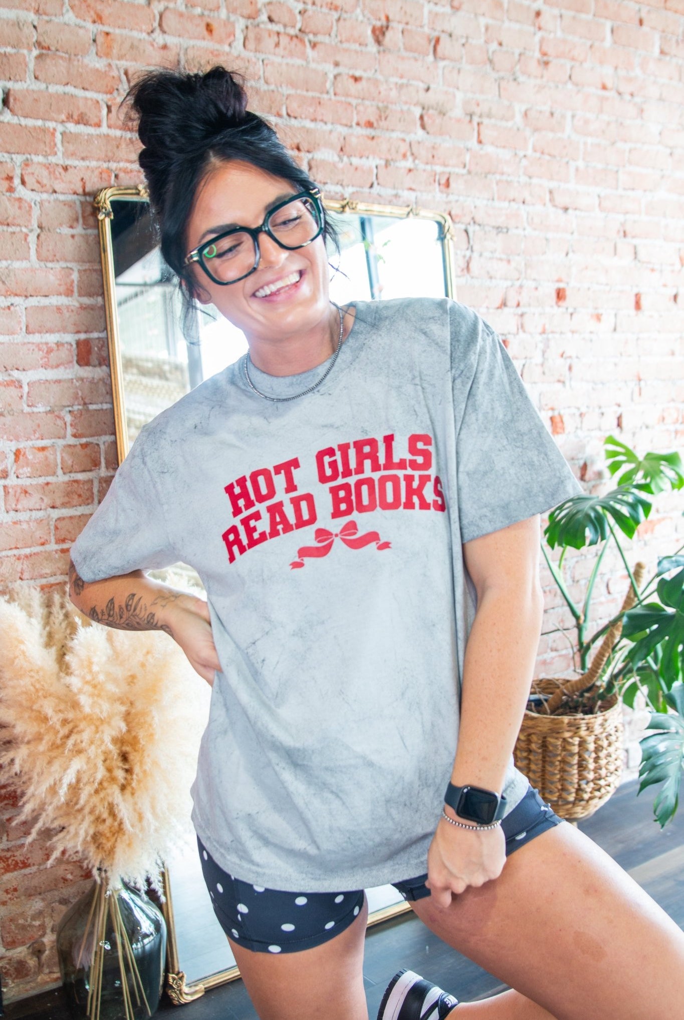 Hot Girls Read Books Shirt - Vintage Grunge Comfort Colors Bookish Tee - Southern Chic Tees & Boutique