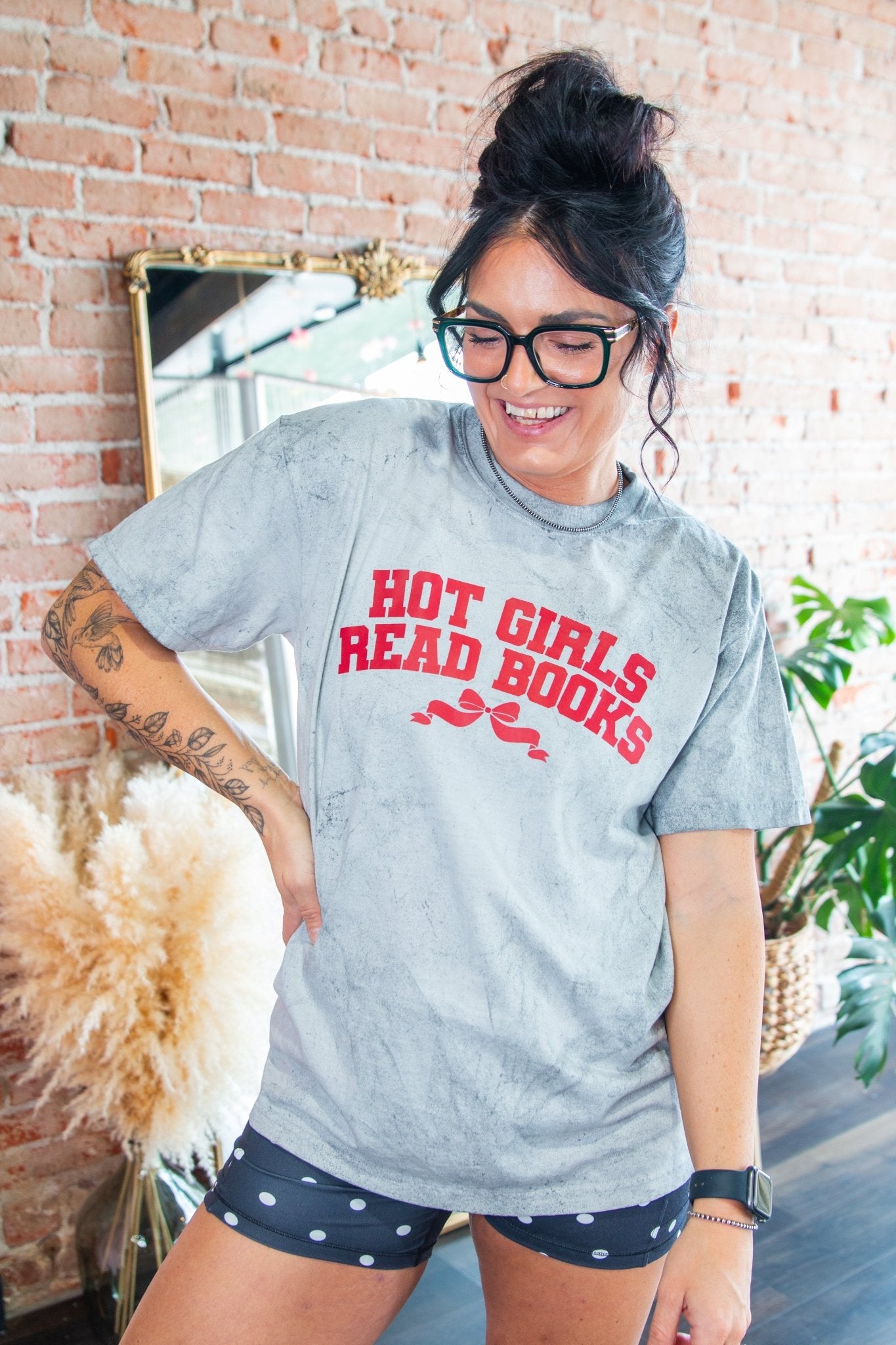 Hot Girls Read Books Shirt - Vintage Grunge Comfort Colors Bookish Tee - Southern Chic Tees & Boutique