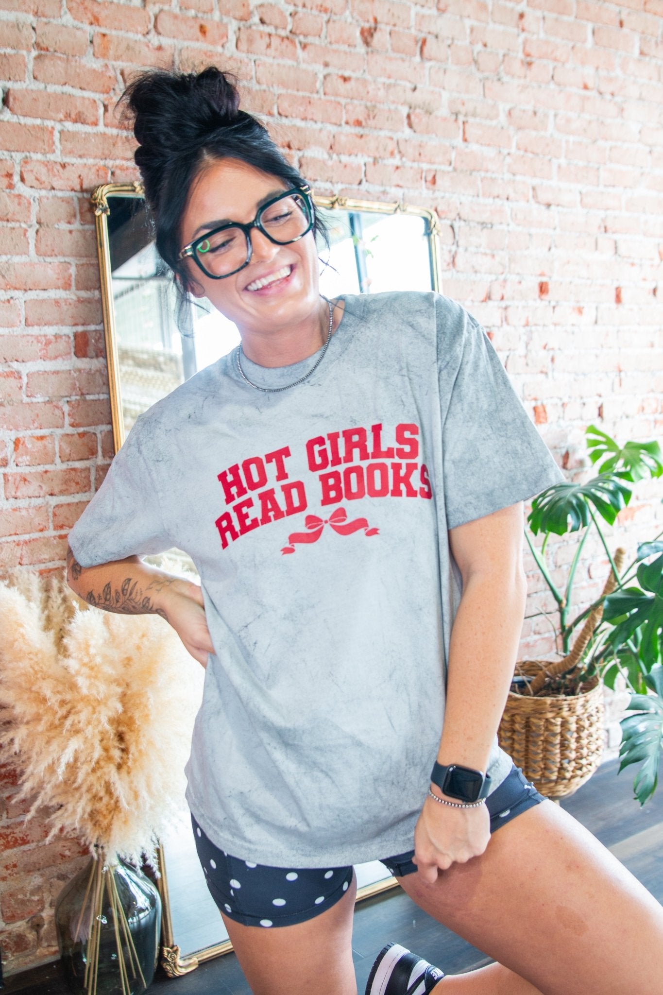 Hot Girls Read Books Shirt - Vintage Grunge Comfort Colors Bookish Tee - Southern Chic Tees & Boutique